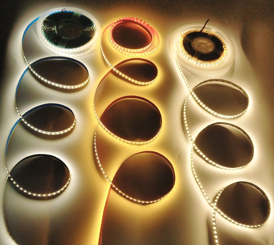 Lumières à bande LED écologiques en blanc froid CCT 6000K 6500K Poids de stock prêt 0,18 kg