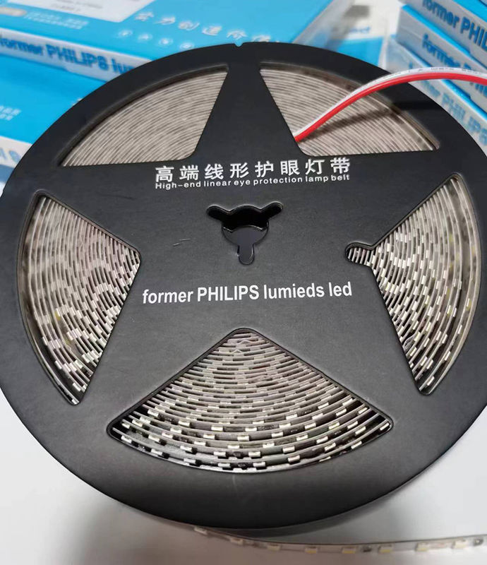 Lumières à bande LED écologiques en blanc froid CCT 6000K 6500K Poids de stock prêt 0,18 kg