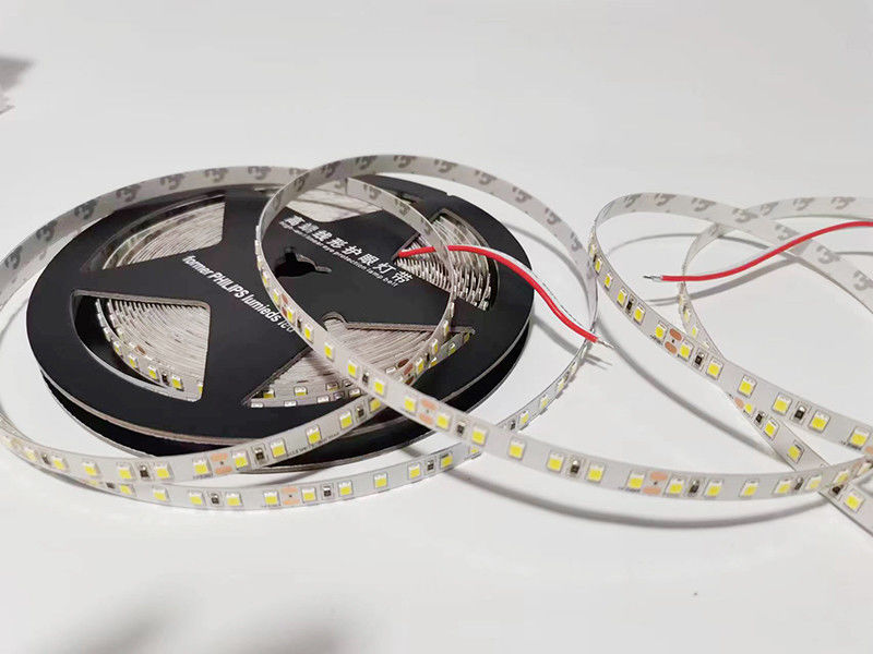 Lumières à bande LED écologiques en blanc froid CCT 6000K 6500K Poids de stock prêt 0,18 kg
